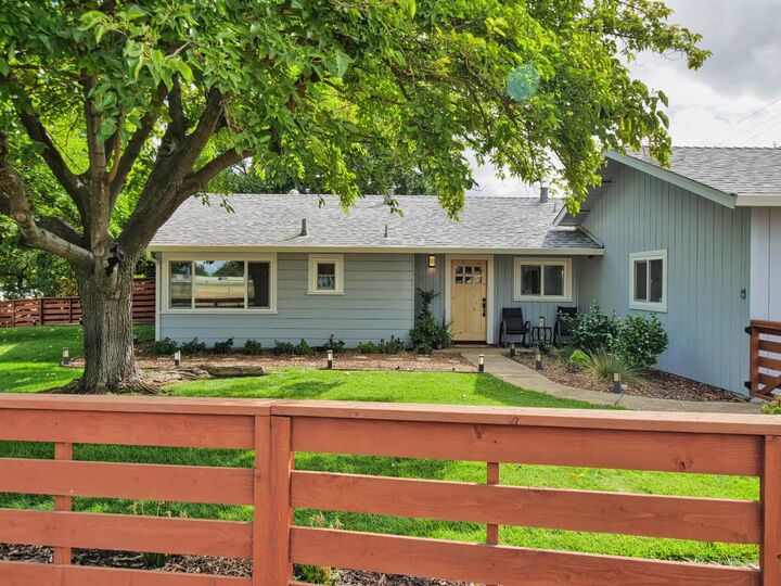 Property Photo:  901 Coloma Street  CA 95630 