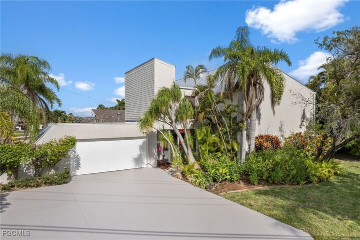 Property Photo:  725 El Dorado Parkway W  FL 33914 