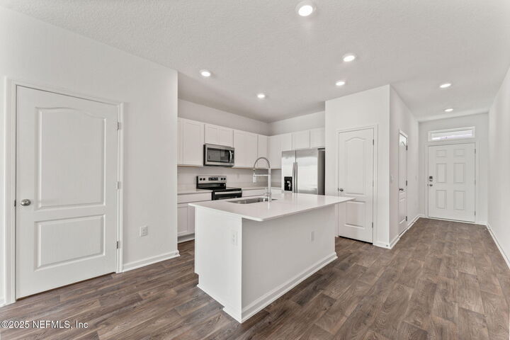 Property Photo:  5966 Ortega Lake Drive  FL 32244 
