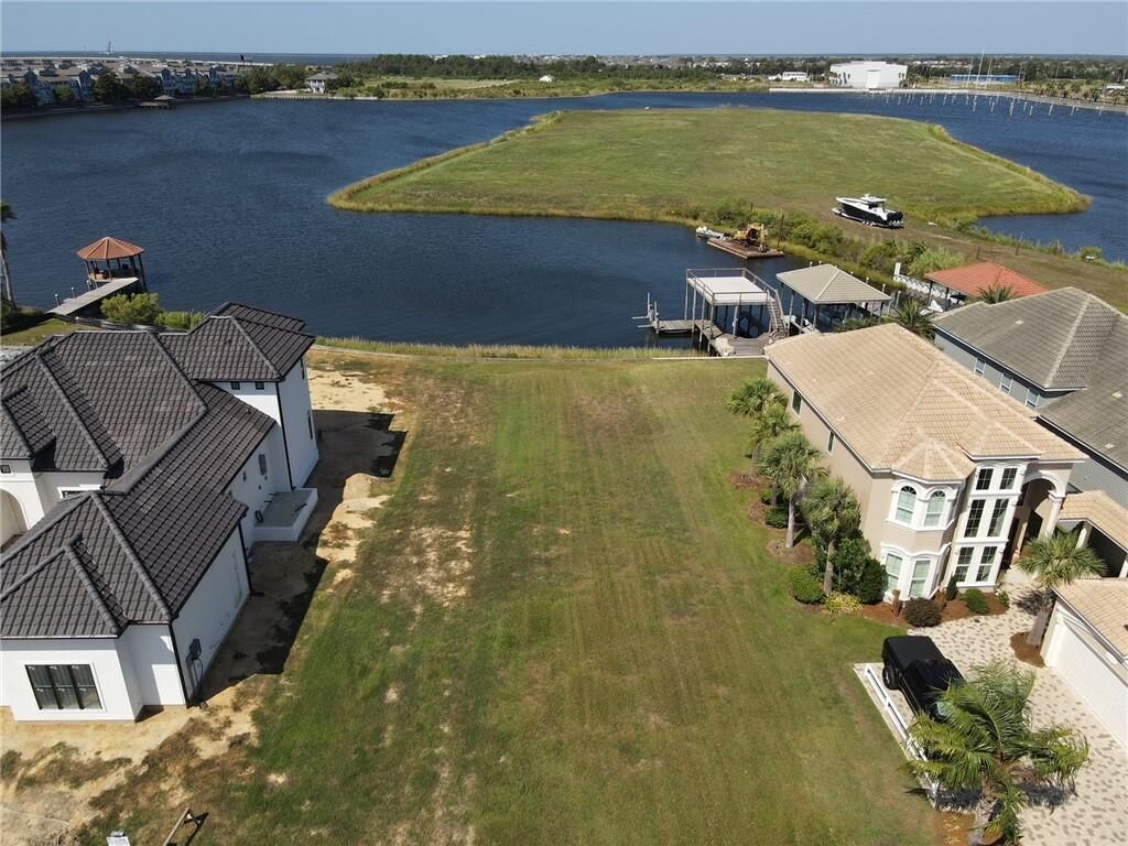 Property Photo:  1060 Marina Villa South  LA 70461