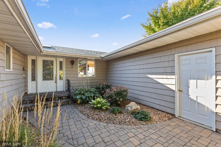 Property Photo:  998 Kohlman Court  MN 55109 