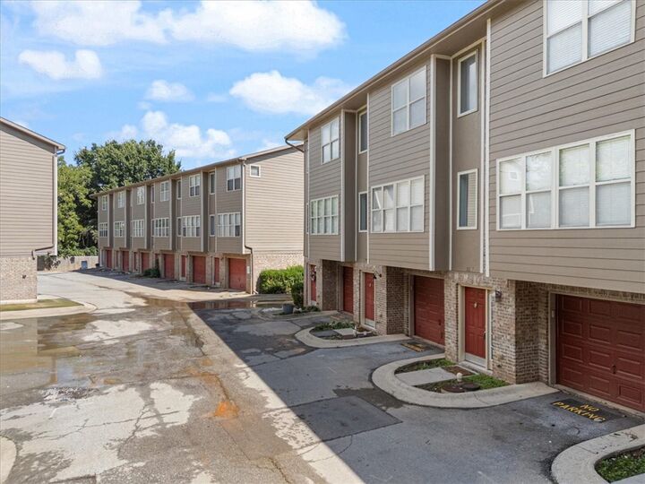 Property Photo: 1878 N Scull Creek Drive AR 72703