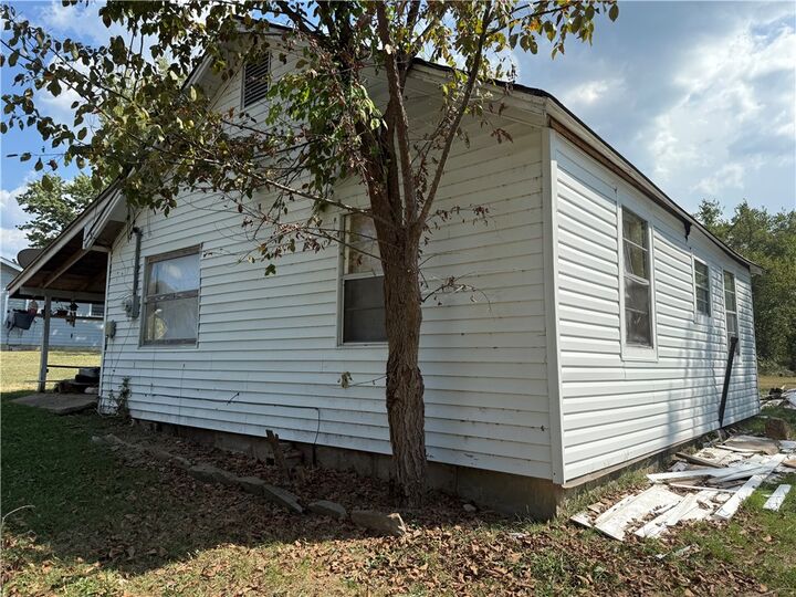 Property Photo:  111 S Spring Street  AR 72650 