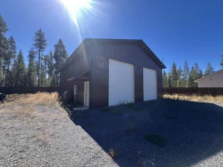 Property Photo:  