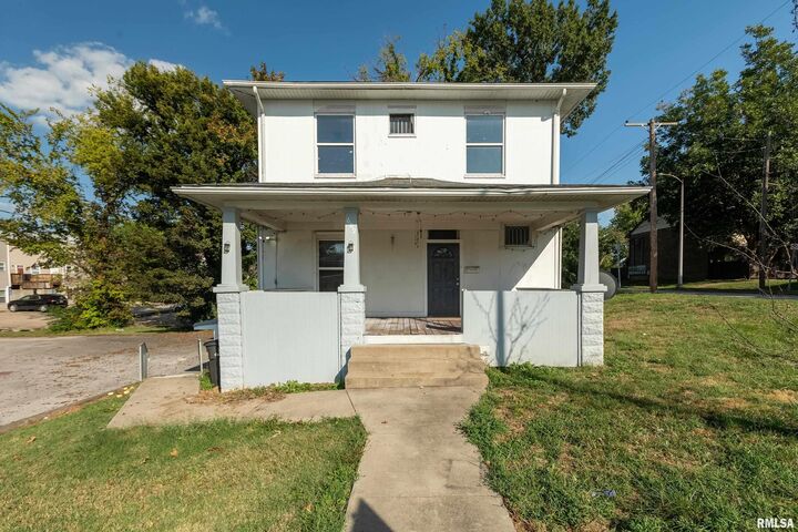 Property Photo:  609 S Poplar Street  IL 62901 