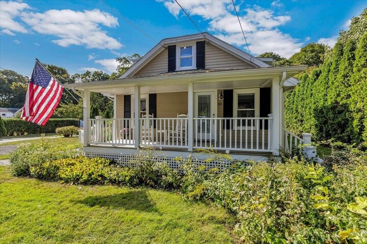 Property Photo:  33 Oakwood Ave  MA 02540 