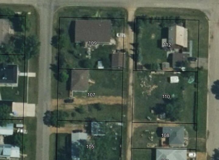 Property Photo:  107 2 Street NW  AB T0J 2C0 