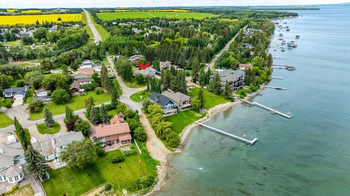 Property Photo:  2 Grand Avenue  AB T4S 1S5 