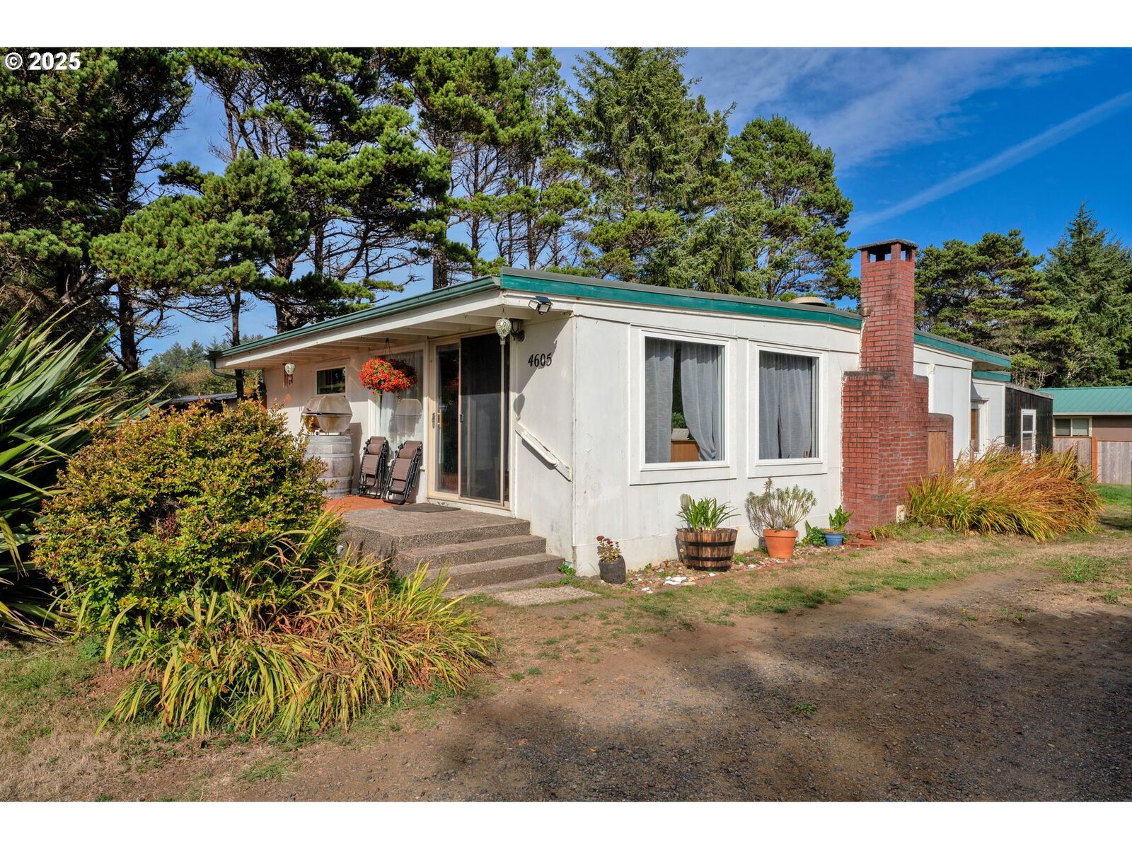 Property Photo:  4605 SW Pacific Coast Hwy  OR 97394 