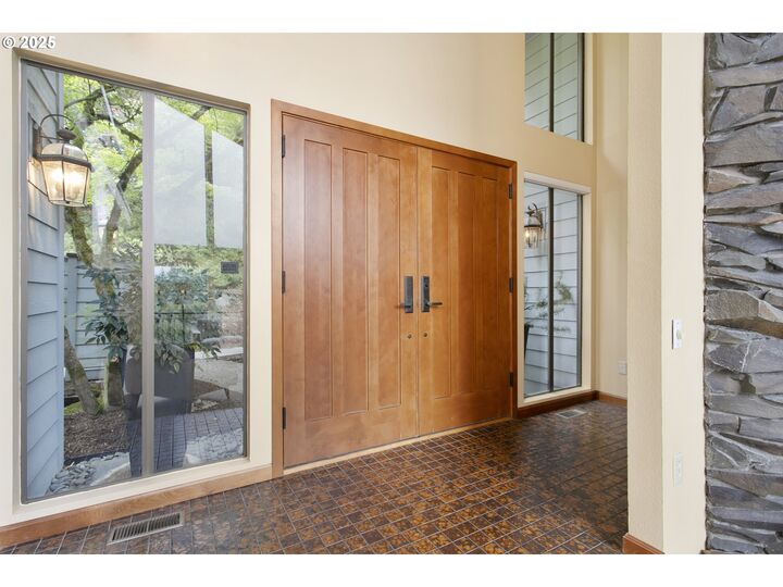 Property Photo:  17901 Hillside Dr  OR 97034 