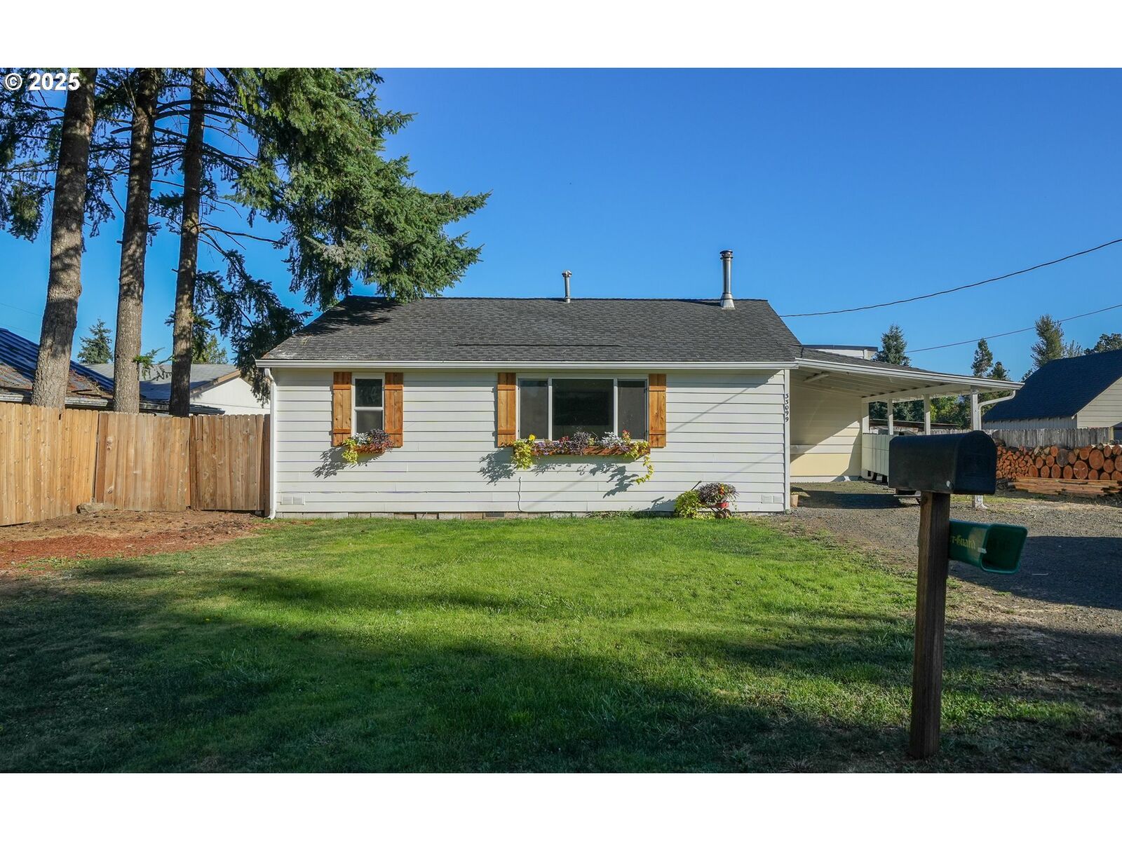 Property Photo:  33099 Foster Rd  OR 97424 
