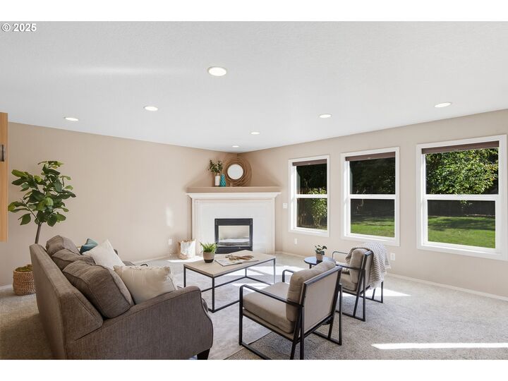 Property Photo:  16578 Hunter Ave  OR 97045 