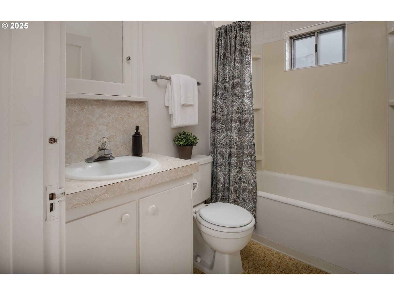 Property Photo: 1902 NE 38th Ave OR 97212