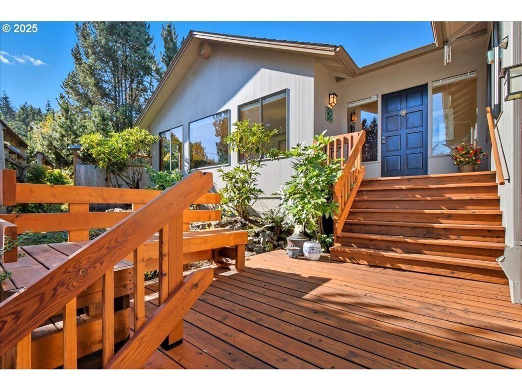 Property Photo:  2635 SW Sherwood Pl  OR 97201 