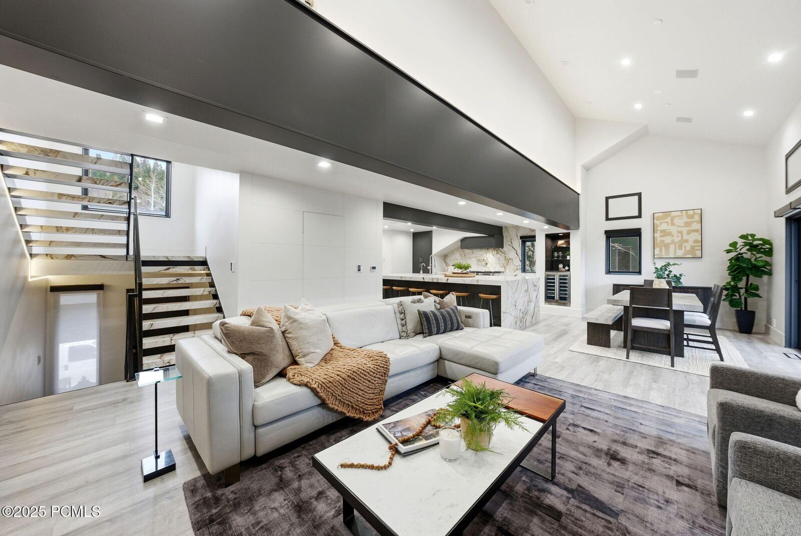 Property Photo: 1551 Lakeside Circle UT 84060