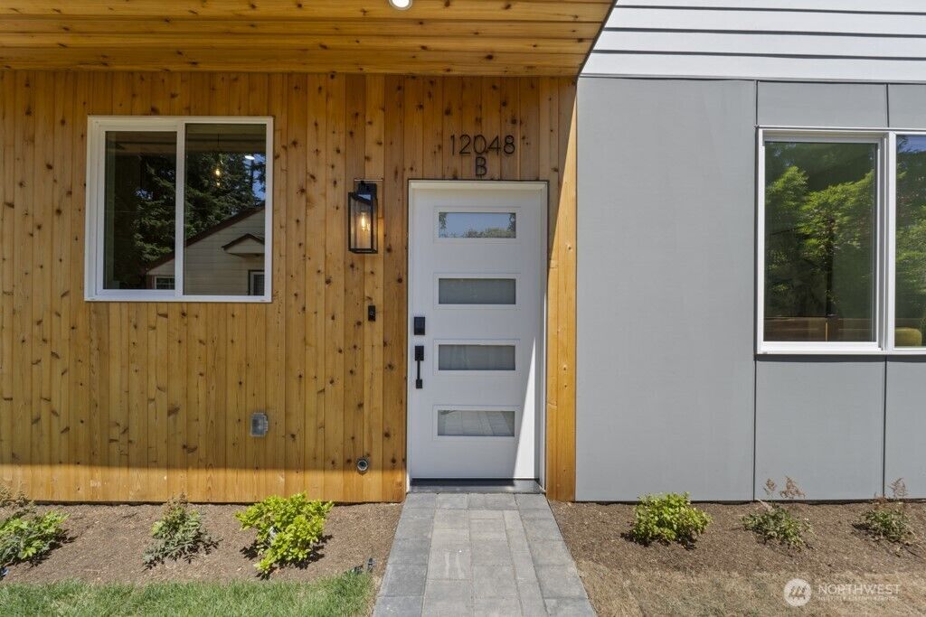 Property Photo: 12048 5th Avenue NE B WA 98125