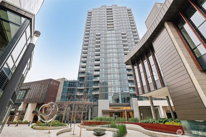 Property Photo:  889  Avenue Square  NE 702  WA 98004 