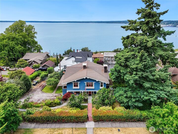 Property Photo:  215 N Forest Street  WA 98225