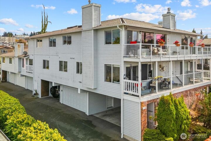 Property Photo:  221  3rd Avenue S 7  WA 98020 