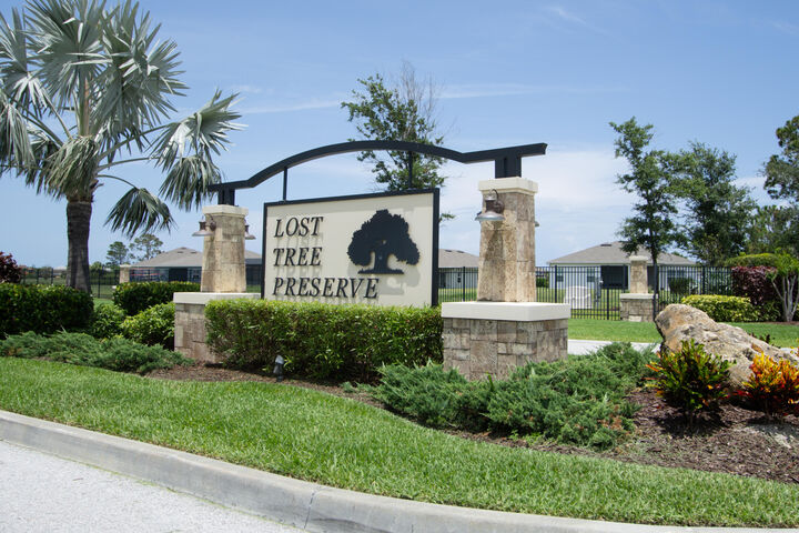 Property Photo: 4389 Lago Circle FL 32967