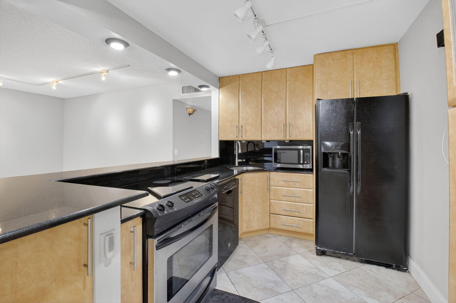 Property Photo: 447 Flanders J FL 33484