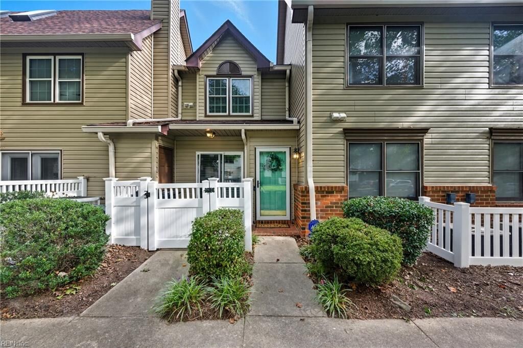 Property Photo:  2 Tamarisk Quay 2D  VA 23666 