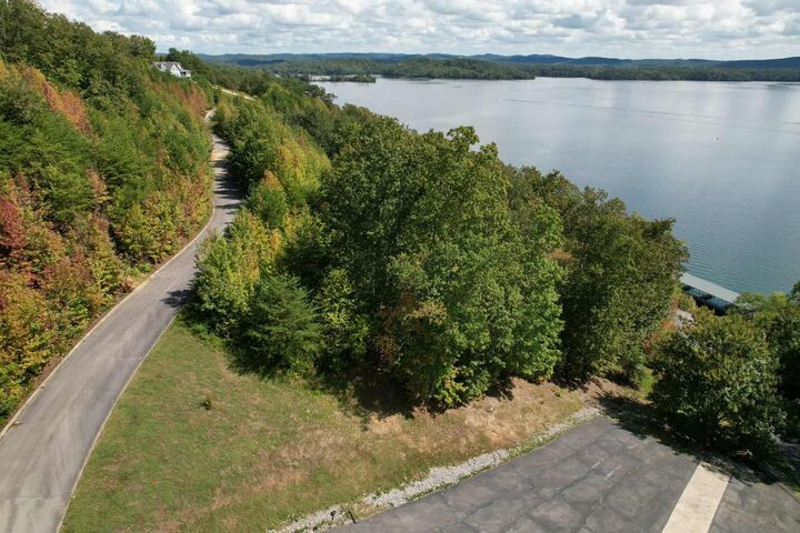 Property Photo: 200 Waterside Way TN 37381