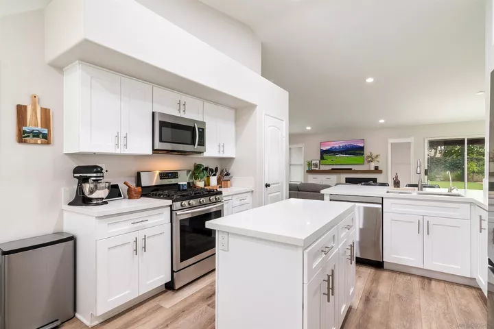 31867 Crecy Dr  Winchester CA 92596 photo