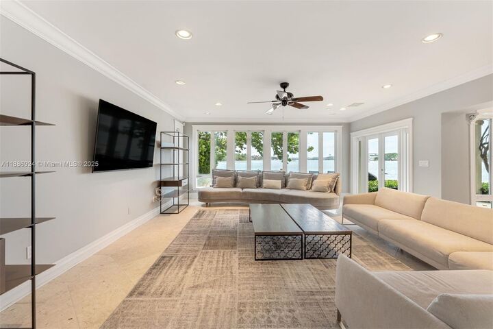 Property Photo: 11 E Rivo Alto Dr FL 33139