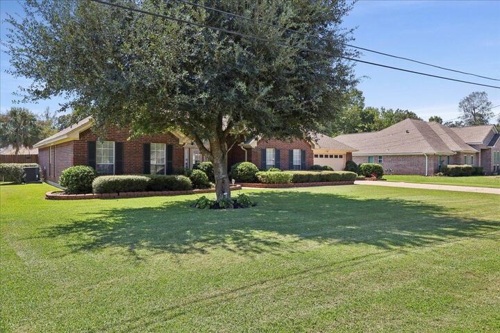 Property Photo:  701 Dawnwood  TX 77632 