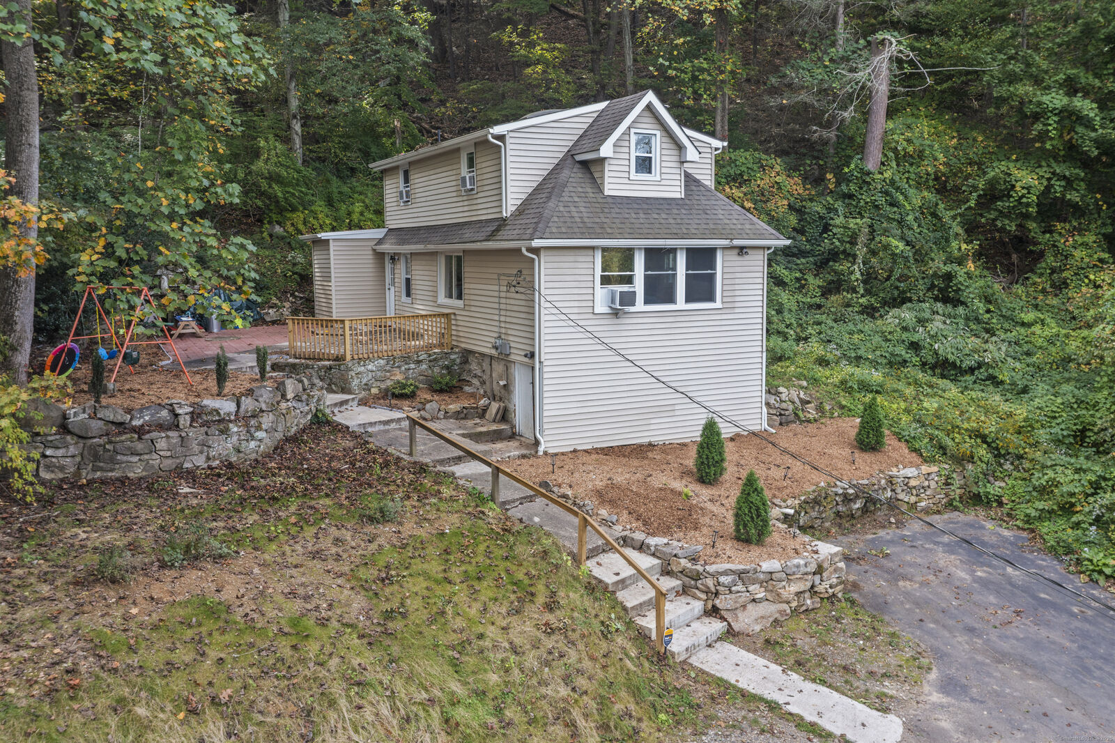 Property Photo:  199 Riverside Road  CT 06482