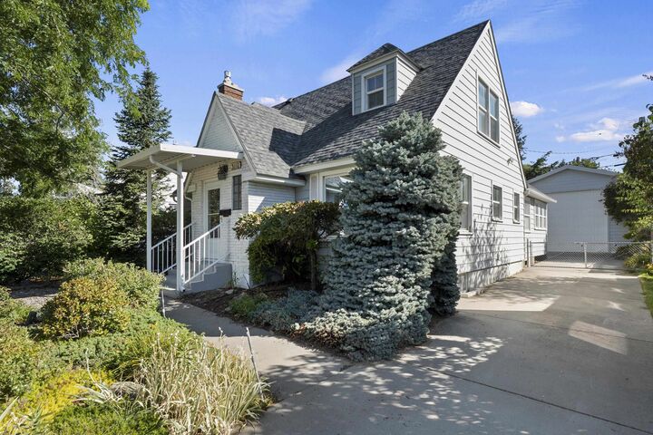 Property Photo:  3110 N Sheridan Ct  WA 99205 