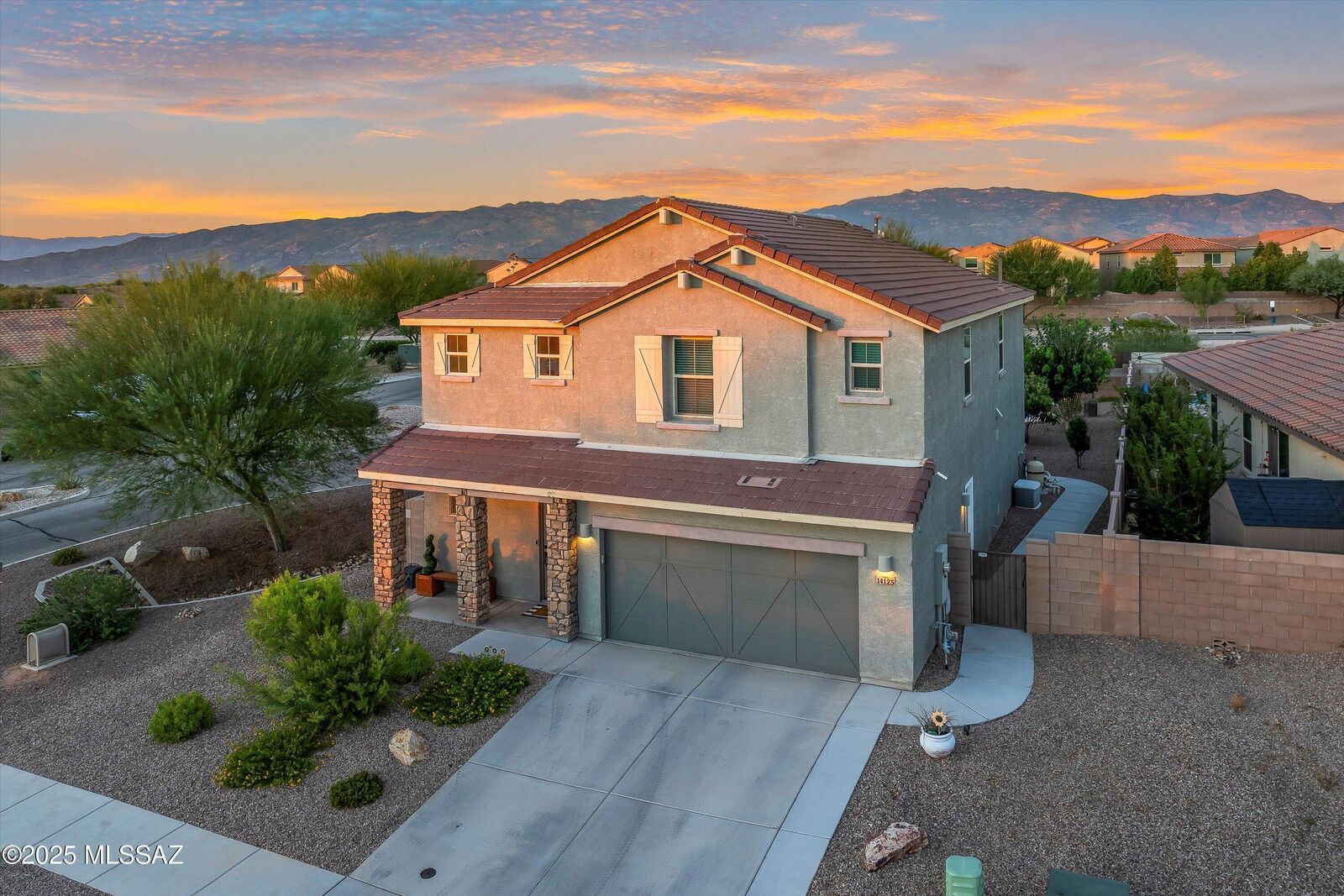 Property Photo: 14125 E Via Cerro Del Molino AZ 85641