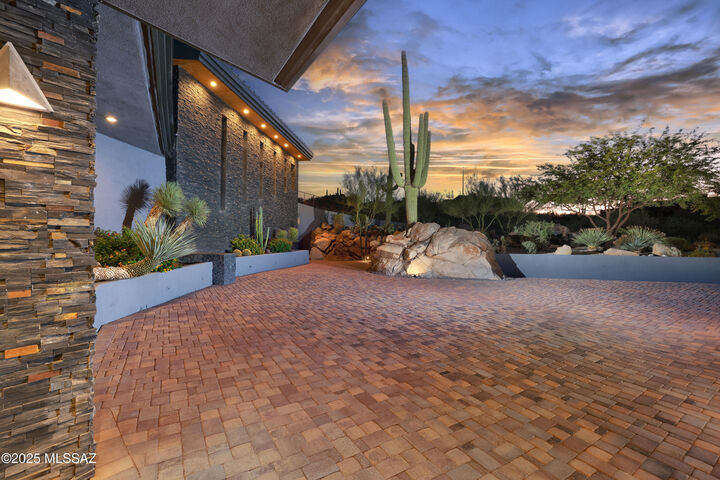 Property Photo:  1370 W Tortolita Mountain Circle  AZ 85755 