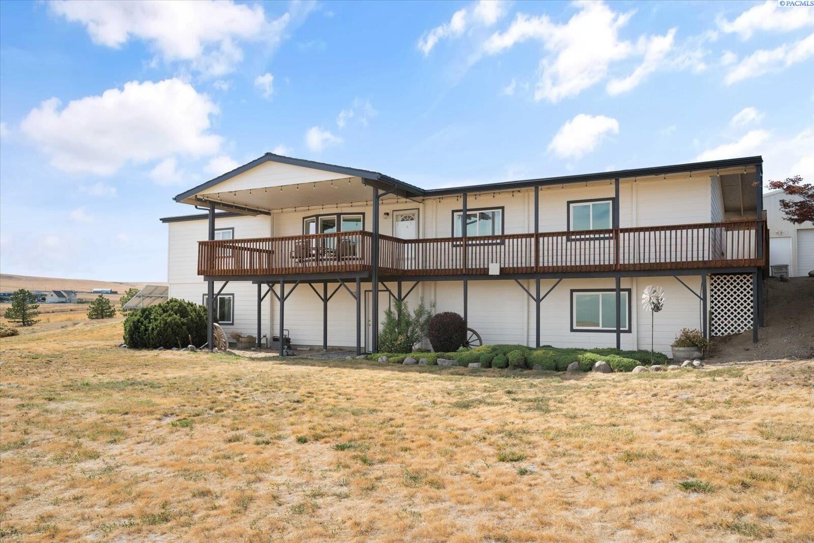 Property Photo: 97403 E 382 Pr SE WA 99338