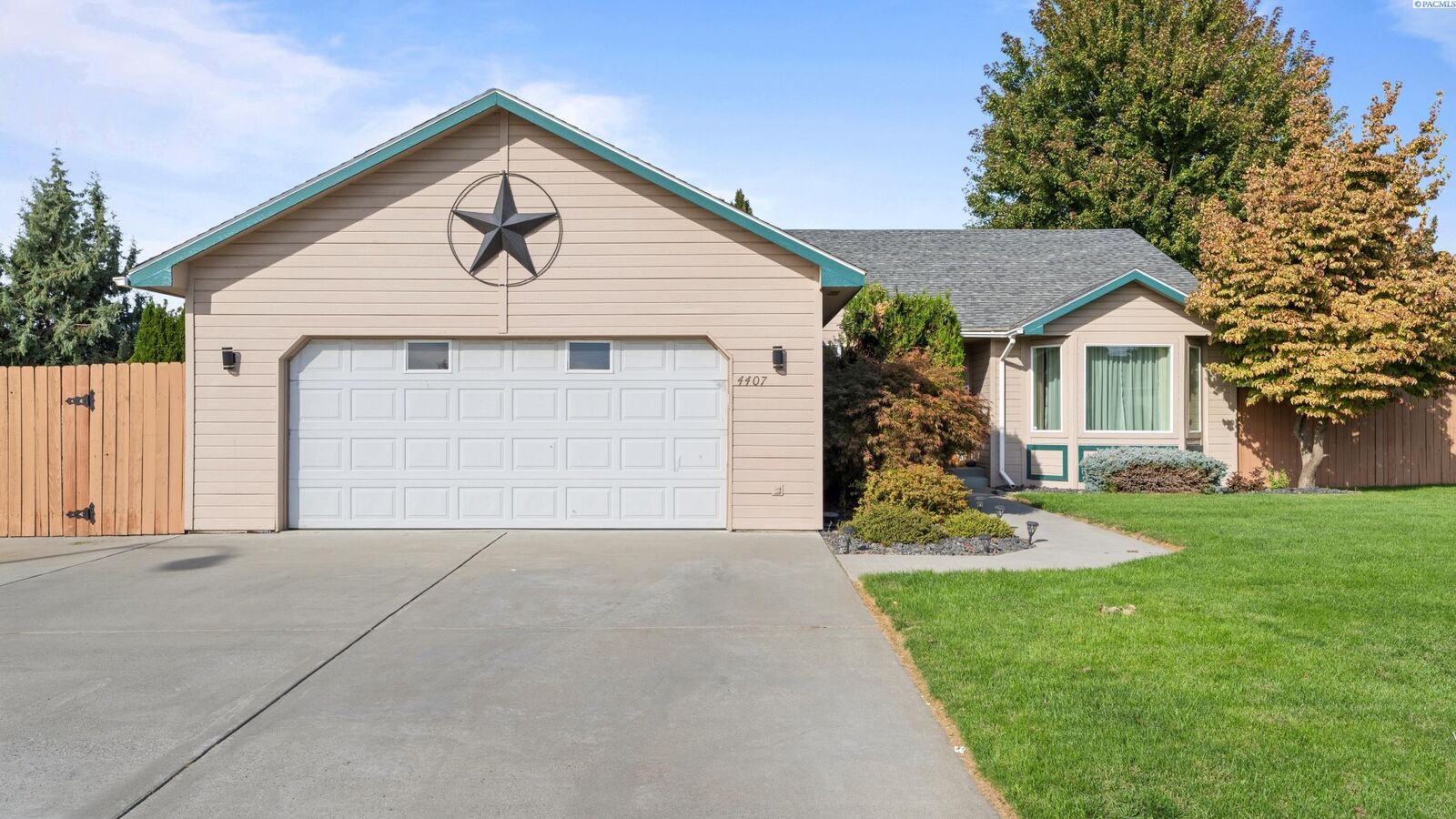 Property Photo: 4407 Sinai Dr WA 99301