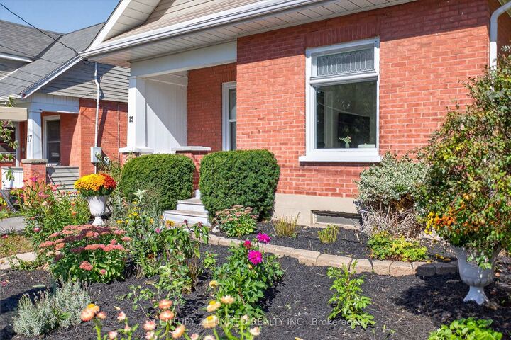 Photo de la propriété:  15 Moir Street  ON K9H 1S4 