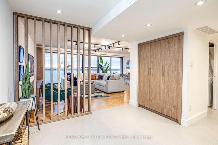 Property Photo:  65 Harbour Square 1401  ON M5J 2L4 