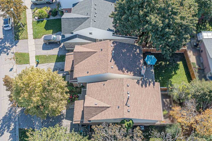 Property Photo:  134 Walton Drive  ON L4G 3K4 