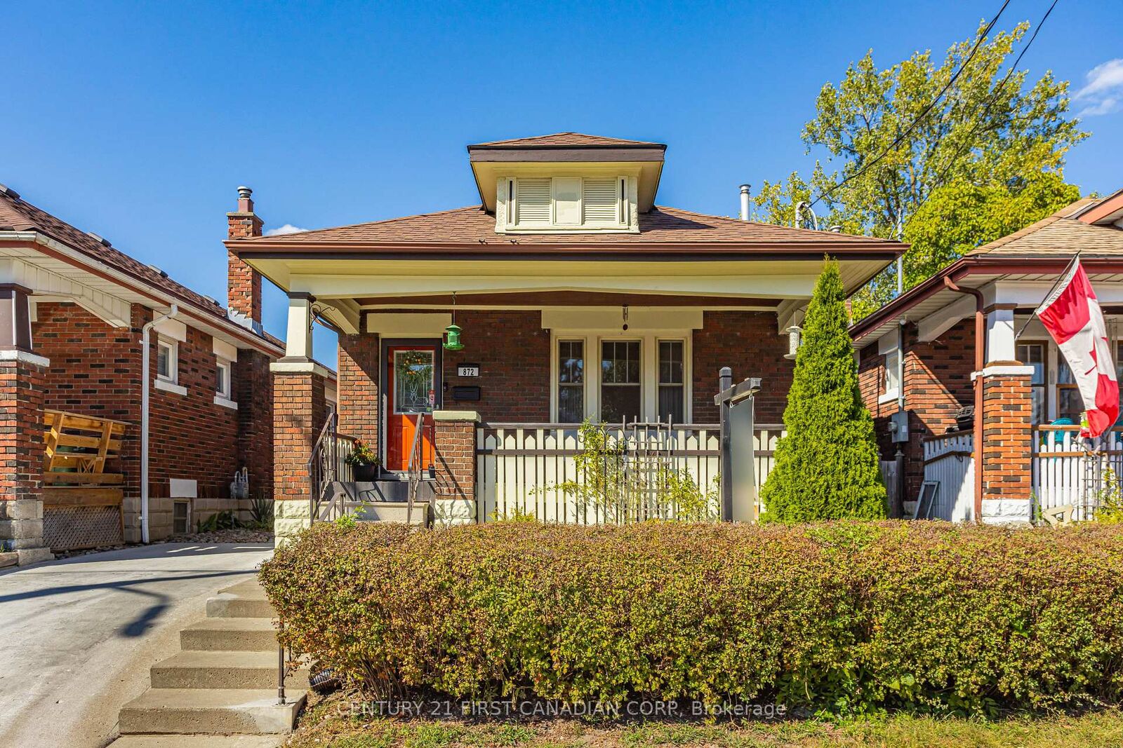 Property Photo:  872 Lovett Street  ON N5Z 1N5 