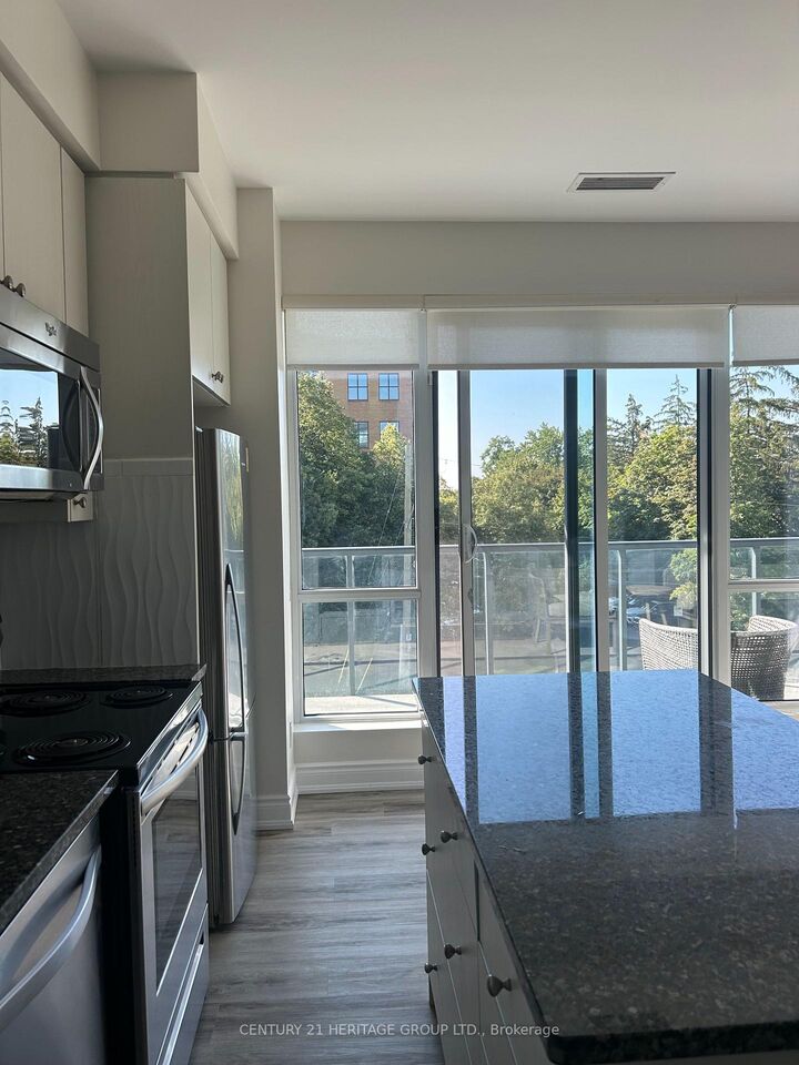 Property Photo:  9088 Yonge Street 203  ON L4C 0Y6 