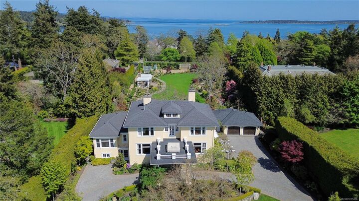 Property Photo: 2970 Rutland Rd BC V8R 3R6