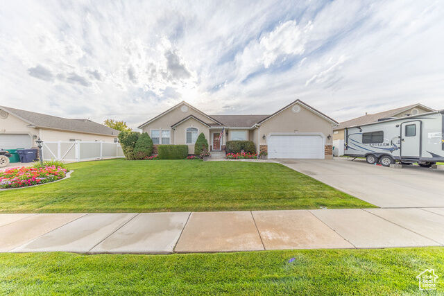 Property Photo: 1553 N 250 E UT 84041