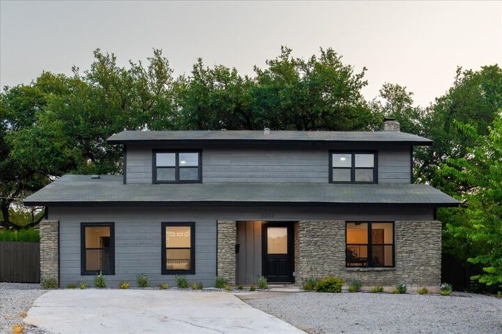 Property Photo:  3202 Overcup Oak Drive  TX 78704 