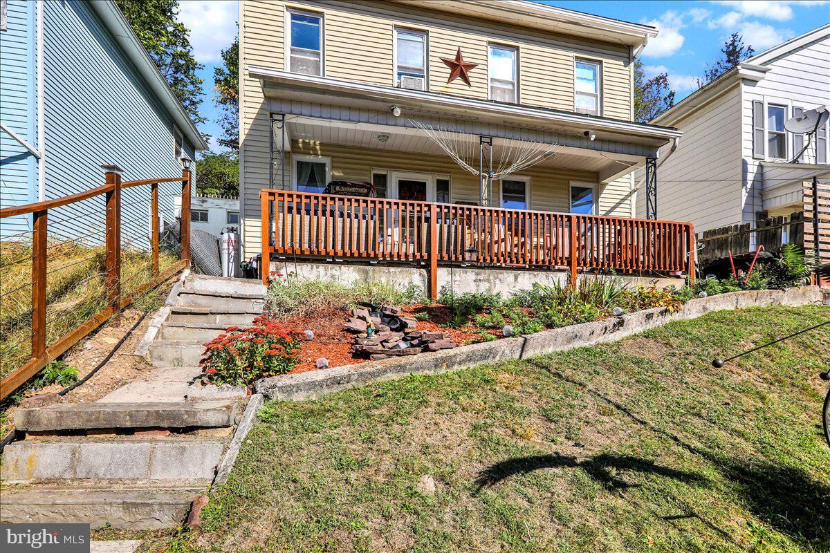 Property Photo:  1228 Laurel Boulevard  PA 17901 