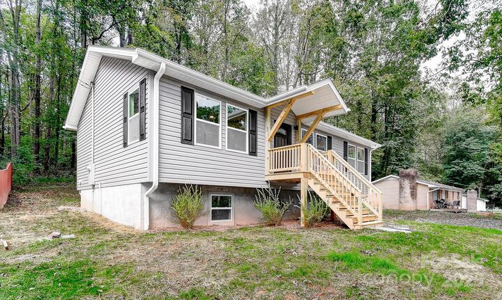 Property Photo:  32 Liberty Circle  NC 28715 