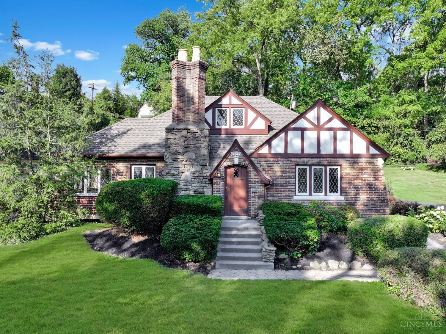 Property Photo:  4049 Victory Parkway  OH 45229 