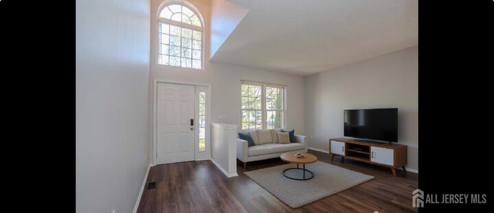 Property Photo:  5 Fairmount Court  NJ 08831 
