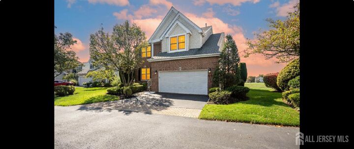 Property Photo:  5 Fairmount Court  NJ 08831 