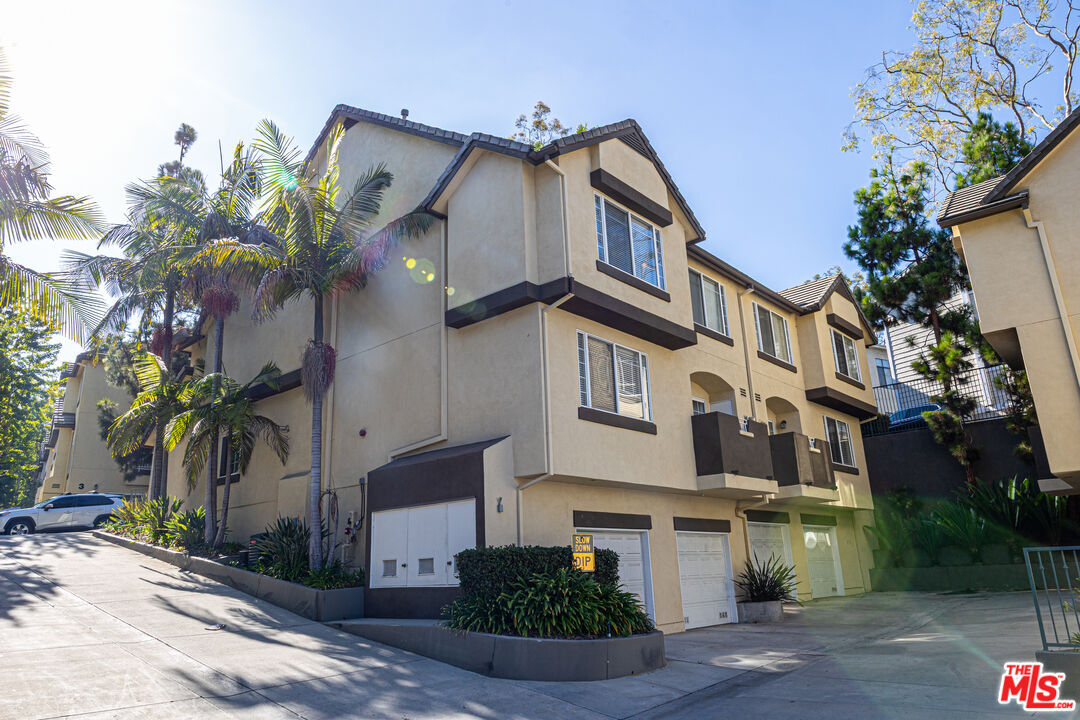 Property Photo: 4600 Don Lorenzo Dr CA 90008